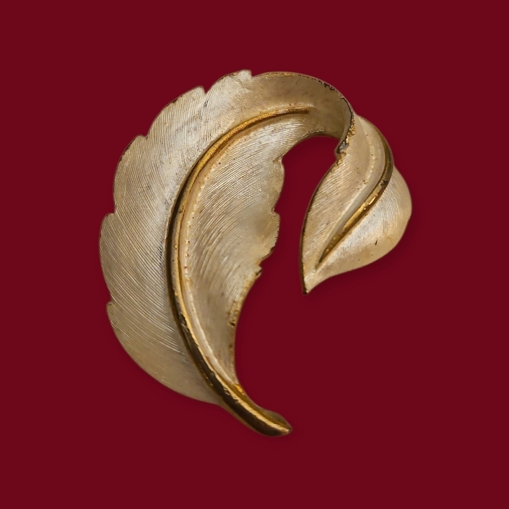 Vintage JJ Jonette Curled Feather Brooch